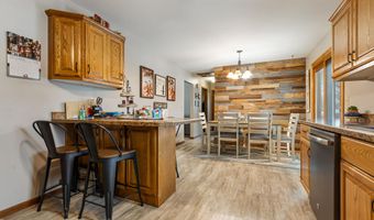 11 Linda Ln, Aberdeen, SD 57401