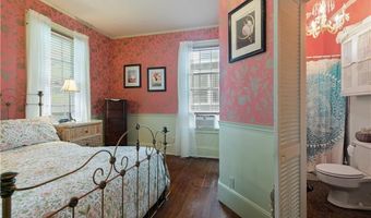 15 Ayrault St, Newport, RI 02840