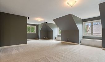 438 Club Dr, Aurora, OH 44202