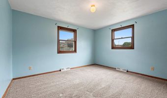 1517 NAVARINO St, Algoma, WI 54201