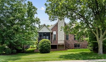 324 Meadowbrook Country Club Est, Ballwin, MO 63011
