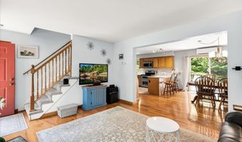 21 Bowling Green Ln, Belfast, ME 04915