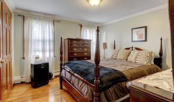 4 Lee Cir, Bloomfield, CT 06002