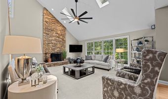 215 Beaumont Trl, Aurora, OH 44202