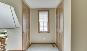 1521 Secretariat Ln, Indianapolis, IN 46217