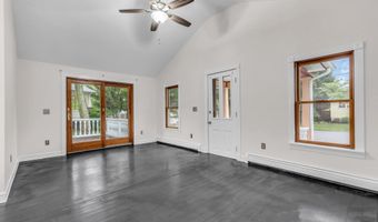 19 CENTER St, Barnegat, NJ 08005
