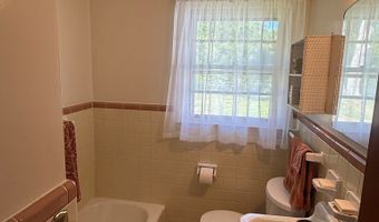 108 Barnett Dr, Bishopville, SC 29010
