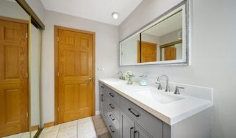 365 W Myrick Ave, Addison, IL 60101