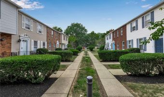 77 Sundridge Dr, Amherst, NY 14228