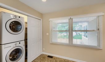 17 Willow St, Algonquin, IL 60102