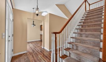 500 Glen Hollow Cir, Aurora, OH 44202