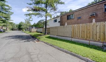 132 Sutton Pl 132, Bloomfield, CT 06002
