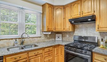 7044 FIELDHURST Ct, Alexandria, VA 22315