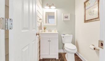 8 Dolphin Point Dr, Beaufort, SC 29907