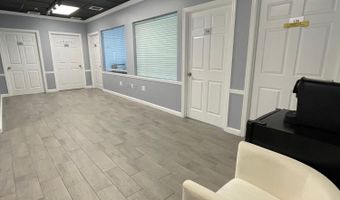 33 Bassett Ln 104, Barnstable, MA 02630