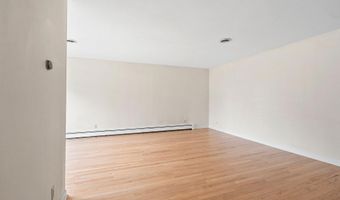 1909 N NICHOLAS St, Appleton, WI 54914