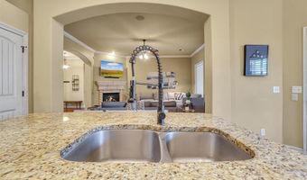 3808 Heritage Trl, Altus, OK 73521