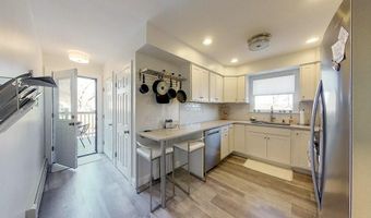 2 E Blvd 2, Middletown, RI 02842
