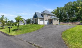 8 Lyn Ct, Cumberland, RI 02864