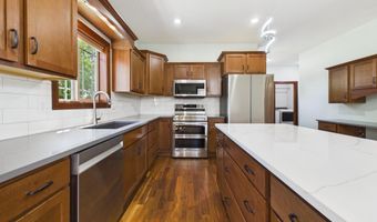 812 S 5th Ave, Brandon, SD 57005