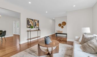 11 W Park Ave, Belford, NJ 07718