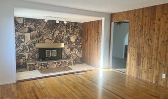 914 Country Club Dr, Elko, NV 89801