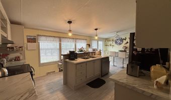 5 Freedom Ln, Belfast, ME 04915