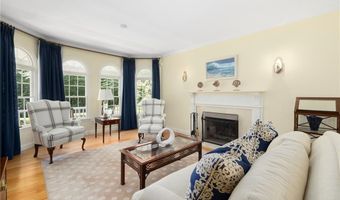 4 Brookfield Ct, East Greenwich, RI 02818
