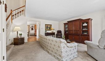64 Colonial Vlg, Falmouth, ME 04105