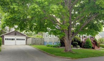25 Renfrew Ave, Middletown, RI 02842