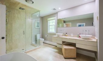 215 Adirondack Dr, East Greenwich, RI 02818