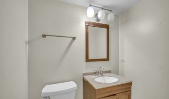 10 N ADAMS Dr, Addison, IL 60101