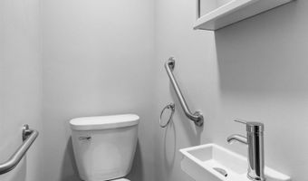 11 VETERANS Ct, Bayonne, NJ 07002
