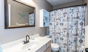 1915 Fox Pointe Dr, Arnold, MO 63010