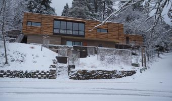 5 Scenic Dr, Ashland, OR 97520