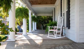 66 Weaver St, Baxley, GA 31513