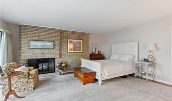 731 Creekside Dr 38, Aurora, OH 44202