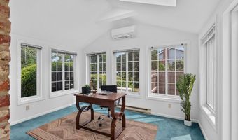 10 Hemlock Rd, Andover, MA 01810