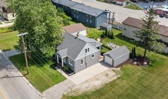 84 E North Water St, Algoma, WI 54201