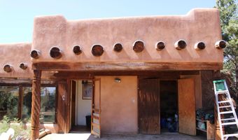 7 Freedom Rd, Carson, NM 87517