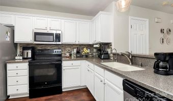 7707 Brisbane Ct, Charlotte, NC 28215