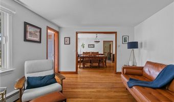 61 Richmond St, Bristol, RI 02809