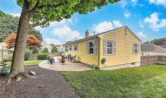 8 Halsey St, North Providence, RI 02911