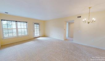 2767 S Knightsbridge Cir, Ann Arbor, MI 48105