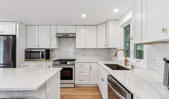 9 Country Pkwy, North Providence, RI 02911