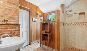 25 Gardiner Dr, Amagansett, NY 11930