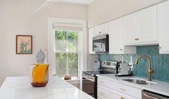 109 Church St 3, Newport, RI 02840