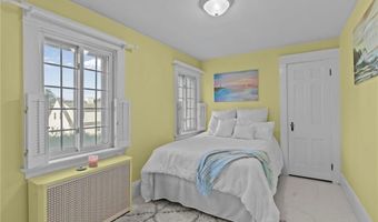 21 Earlham Way, Warwick, RI 02886