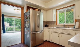 821 Cliffside Dr, Akron, OH 44313