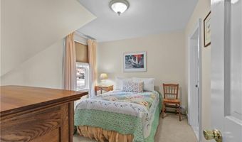 44 Bliss Mine Rd 4, Middletown, RI 02842
